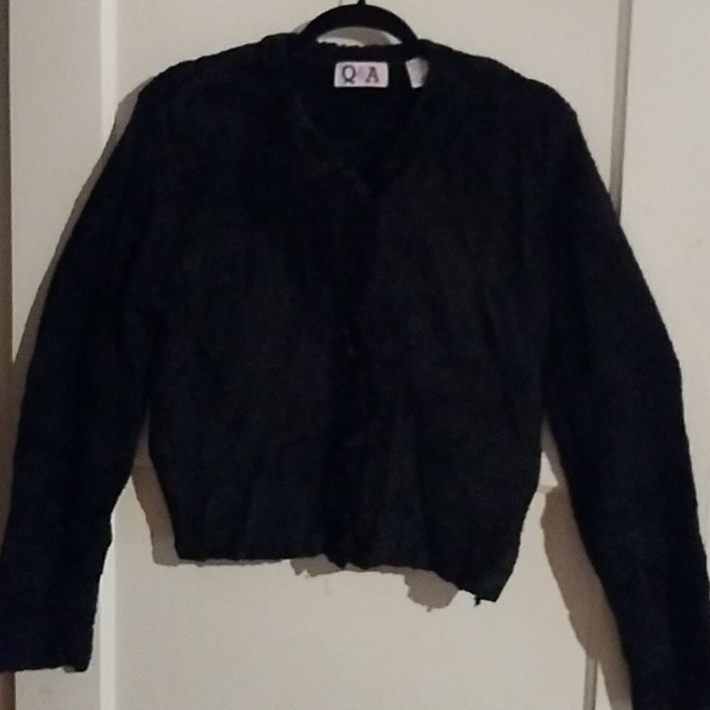 Q&A Black sweater 